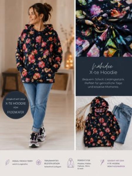 Modal French Terry „Blüten auf Dunkelblau“ – Swafing